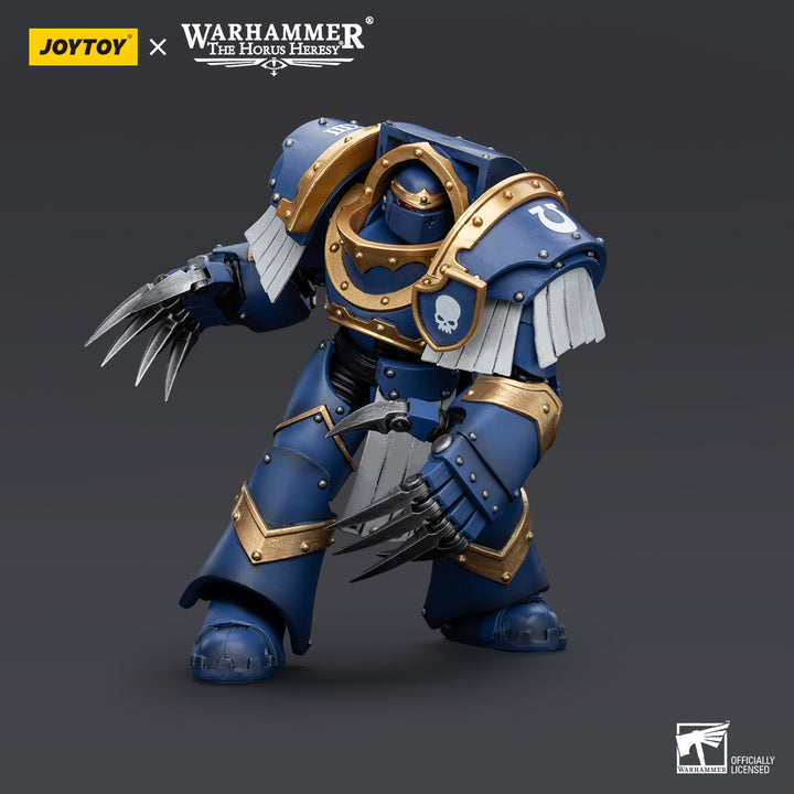 JoyToy Warhammer Ultramarines Cataphractii Terminator Squad Terminator with Lightning Claws action figure